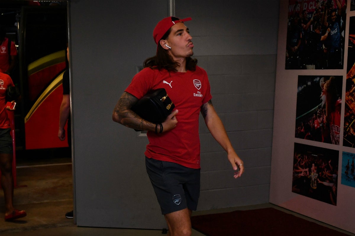 Bellerín denuncia insultos homófobos en la Premier: "Me llaman lesbiana por jugar con el pelo largo" Bellerín denuncia insultos homófobos en la Premier: "Me llaman lesbiana por jugar con el pelo largo"