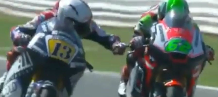 Fenati le toca el freno a Manzi Fenati le toca el freno a Manzi