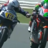 Fenati le toca el freno a Manzi Fenati le toca el freno a Manzi