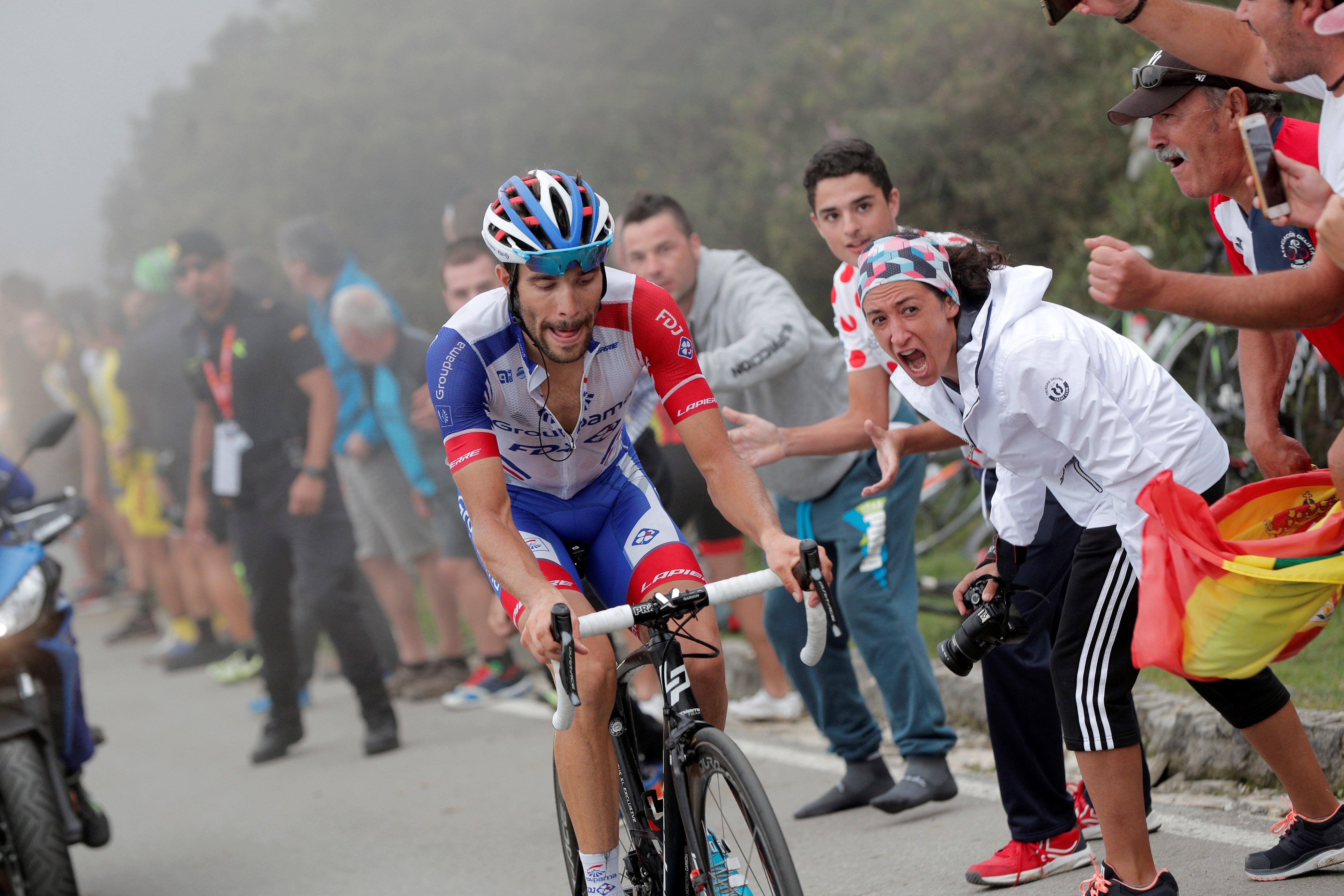 Thibaut Pinot triunfa en los Lagos de Covadonga y Simon Yates sigue como líder de la Vuelta Thibaut Pinot triunfa en los Lagos de Covadonga y Simon Yates sigue como líder de la Vuelta