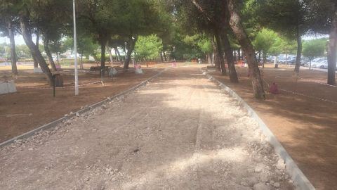 Obra que se est&aacute; acometiendo en el pinar de la Avenida
