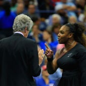 Serena Williams protesta durante la final del US Open