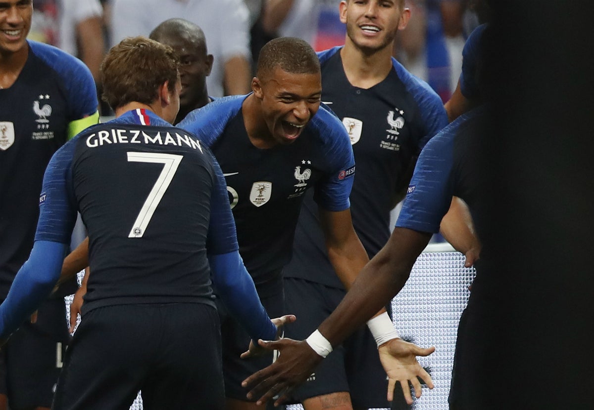 Mbappé y Giroud mantienen de dulce a Francia en la victoria 'bleu' contra Holanda Mbappé y Giroud mantienen de dulce a Francia en la victoria 'bleu' contra Holanda