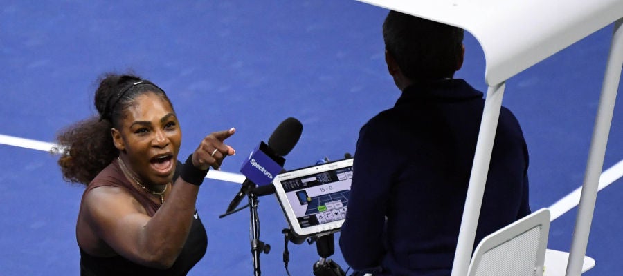 Serena Williams, enfadada con el árbitro en la final del US Open Serena Williams, enfadada con el árbitro en la final del US Open