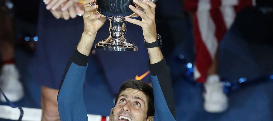 Novak djokovic celebra el título del US Open Novak djokovic celebra el título del US Open