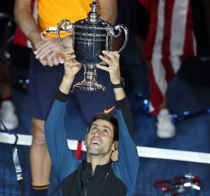 Novak djokovic celebra el título del US Open Novak djokovic celebra el título del US Open