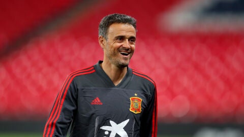 Luis Enrique, sonriente en un entrenamiento con la Selecci&oacute;n