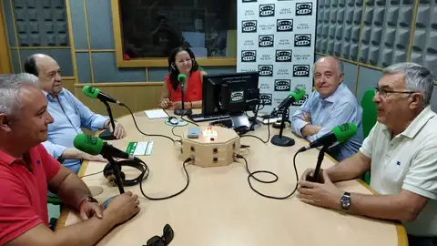 Tiempo de tertulia Hoy tenemos tiempo de tertulia, donde analizamos temas de actualidad relacionados con Cádiz y su bahía. Hoy con Domingo Villero, Paco Moya, Jaime Rocha y Juan Sales. Modera Carmen Paúl.