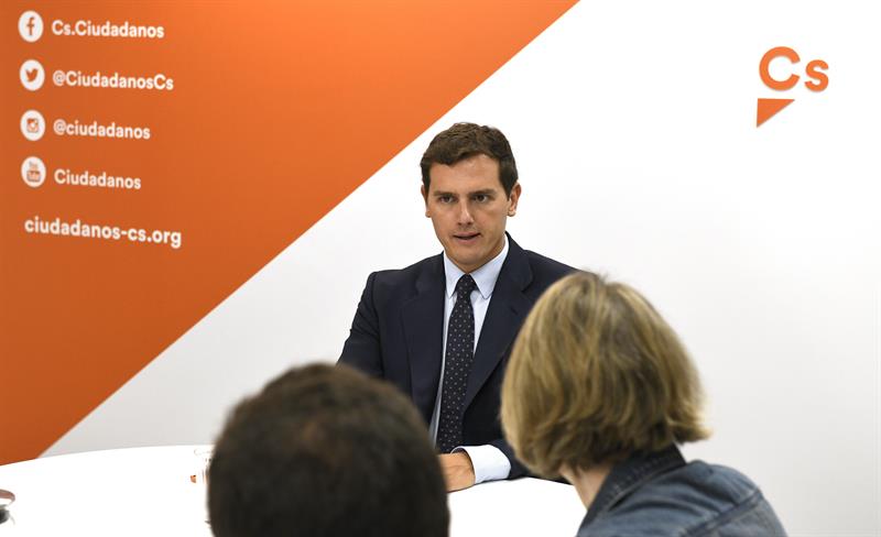 Rivera pide que Montón aclare en el Congreso las "corruptelas" publicadas Rivera pide que Montón aclare en el Congreso las "corruptelas" publicadas