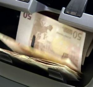 Los españoles, cada vez más ahorradores: cuatro de cada diez guardan dinero en el colchón Los españoles, cada vez más ahorradores: cuatro de cada diez guardan dinero en el colchón