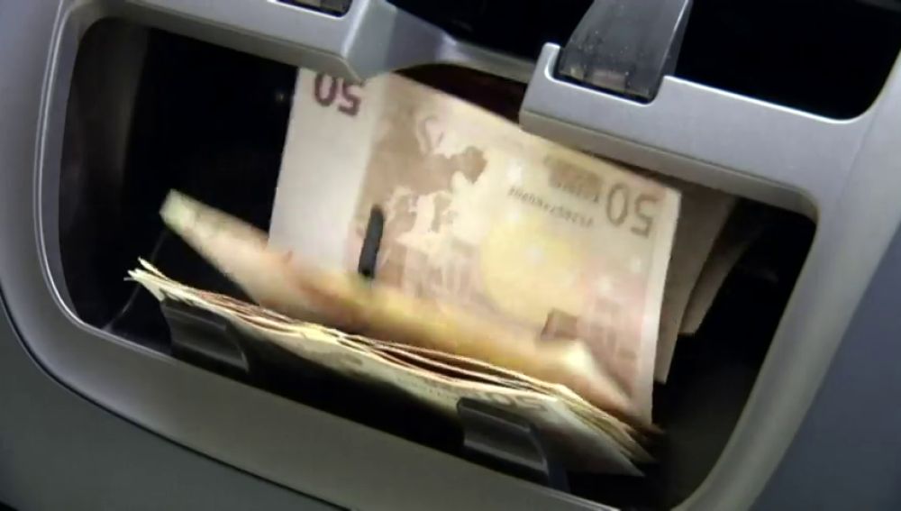 Los españoles, cada vez más ahorradores: cuatro de cada diez guardan dinero en el colchón 
