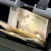 Los españoles, cada vez más ahorradores: cuatro de cada diez guardan dinero en el colchón Los españoles, cada vez más ahorradores: cuatro de cada diez guardan dinero en el colchón