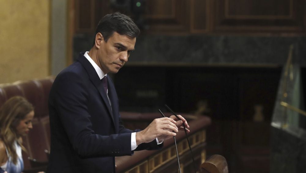 Las preguntas de Amón: ¿Es consciente Sánchez de que Iglesias quiere exhumar a Franco, sí, pero para enterrar inmediatamente después a los Borbones? Las preguntas de Amón: ¿Es consciente Sánchez de que Iglesias quiere exhumar a Franco, sí, pero para enterrar inmediatamente después a los Borbones?