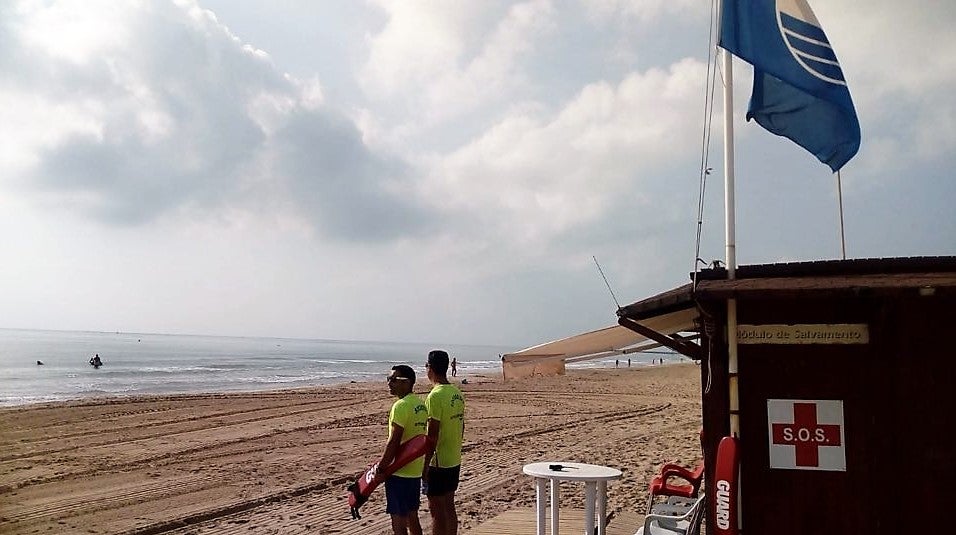 La subida del Salario Mínimo Interprofesional lleva a Visitelche a licitar este año un nuevo servicio de socorrismo de las playas de Elche La subida del Salario Mínimo Interprofesional lleva a Visitelche a licitar este año un nuevo servicio de socorrismo de las playas de Elche