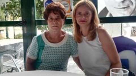 Ana Bel&eacute;n Pintado junto a su madre biol&oacute;gica