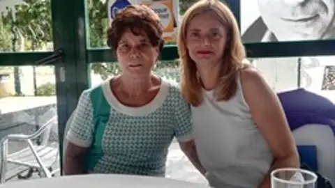 Ana Belén Pintado junto a su madre biológica Ana Belén Pintado junto a su madre biológica