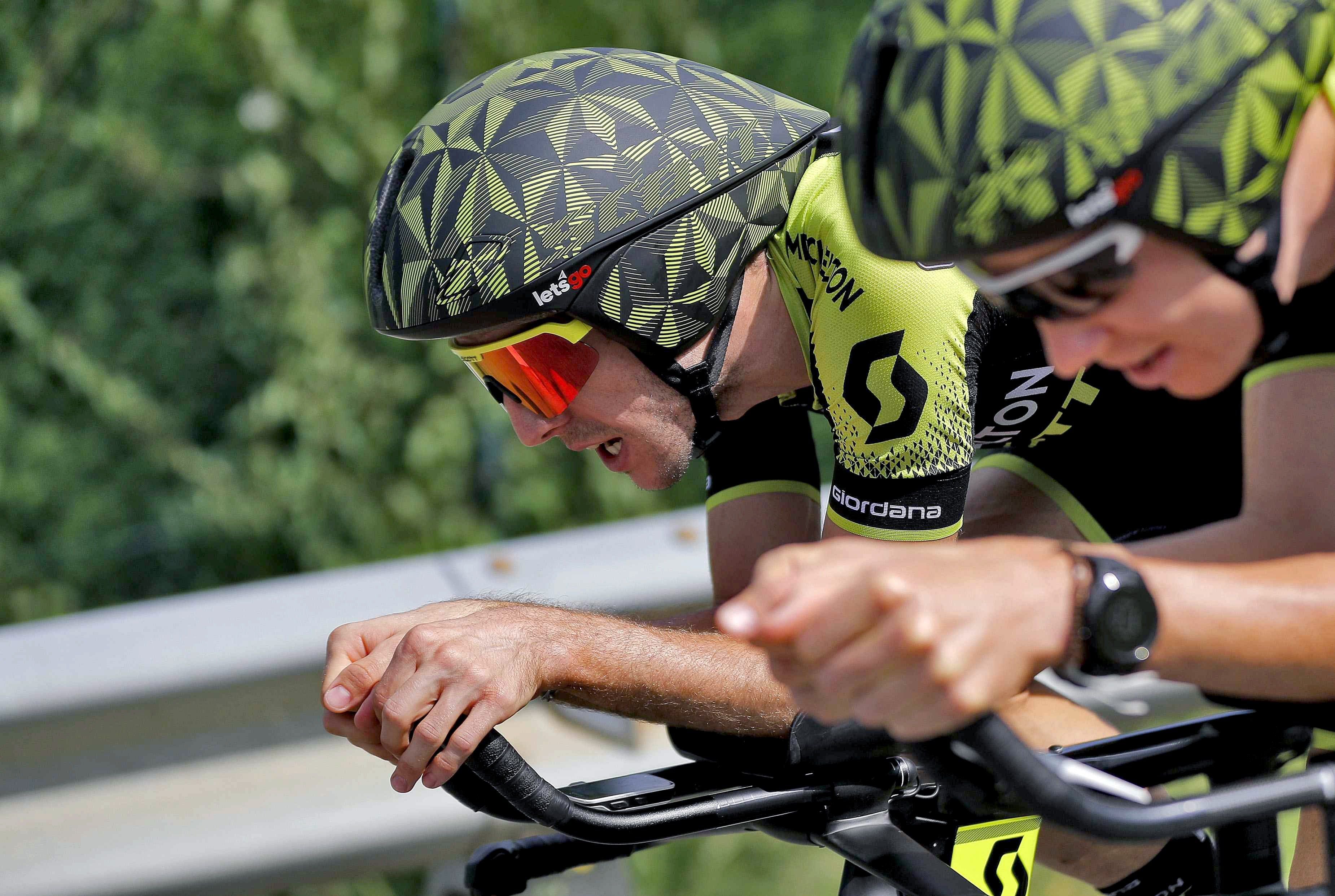 Victoria aplastante de Rohan Dennis con Yates manteniendo el maillot rojo y con Valverde metiendo tiempo a Quintana Victoria aplastante de Rohan Dennis con Yates manteniendo el maillot rojo y con Valverde metiendo tiempo a Quintana