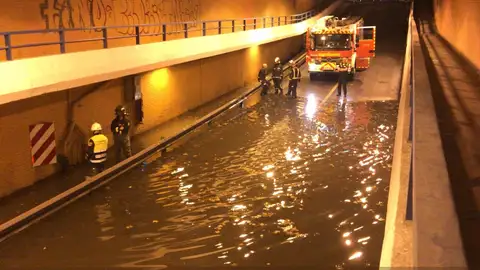 Inundación en el subterráneo de la calle Torrelaguna Fuertes tormentas en la comarca del Henares