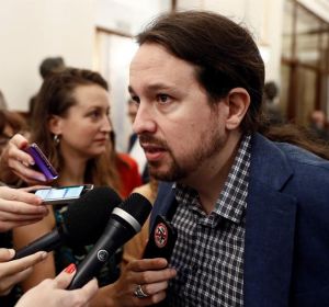 Pablo Iglesias en los pasillos del Congreso Pablo Iglesias en los pasillos del Congreso