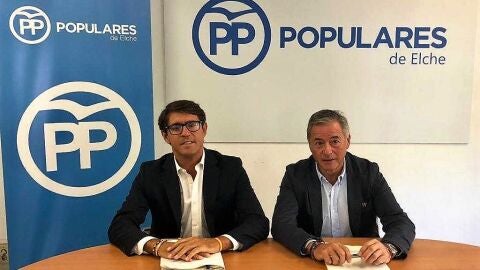 De izquierda a derecha, Juan de Dios Navarro y Jos&eacute; Salas