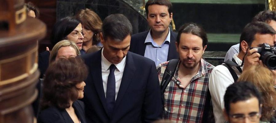 Pedro Sánchez y Pablo Iglesias entrando al Congreso Pedro Sánchez y Pablo Iglesias entrando al Congreso
