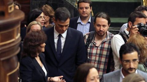 Pedro S&aacute;nchez y Pablo Iglesias entrando al Congreso