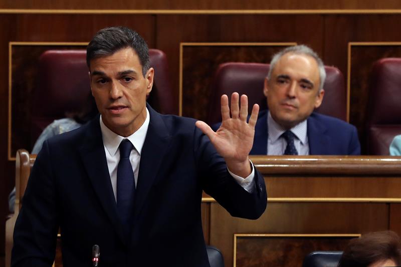 Las preguntas de Amón: "Si Sánchez escribió la tesis solo, ¿por qué firma el libro con el el profesor Ocaña?" Las preguntas de Amón: "Si Sánchez escribió la tesis solo, ¿por qué firma el libro con el el profesor Ocaña?"
