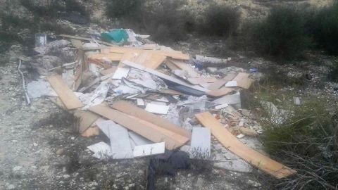 Escombros en una de las zonas de barranco de Les Vallongues-Ferriol