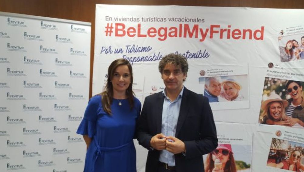 La directora de Fevitur, Patricia Valenzuela, junto con el secretario autonómico de Turisme Comunitat Valenciana, Francesc Colomer.
