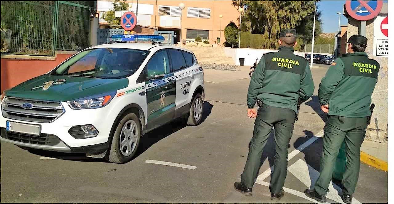 La Guardia Civil detiene a un hombre por robos a punta de navaja en Crevillent, Novelda y Monforte del Cid La Guardia Civil detiene a un hombre por robos a punta de navaja en Crevillent, Novelda y Monforte del Cid
