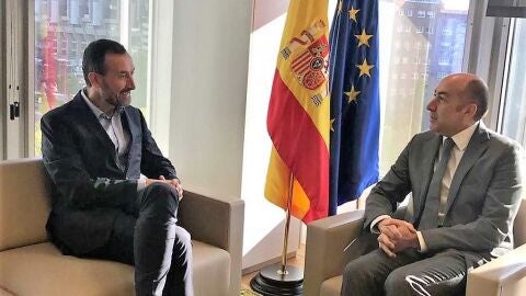 De izquierda a derecha, Carlos Gonz&aacute;lez y Alejandro Soler durante la reuni&oacute;n mantenida en Madrid
