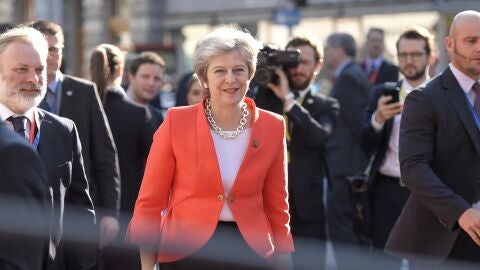 La primera ministra brit&aacute;nica, Theresa May, a su llegada a la cumbre de jefes de estado de la Uni&oacute;n Europea que se celebra en Salzburgo