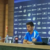 Adrián González, jugador del Málaga, en rueda de prensa Adrián González, jugador del Málaga, en rueda de prensa