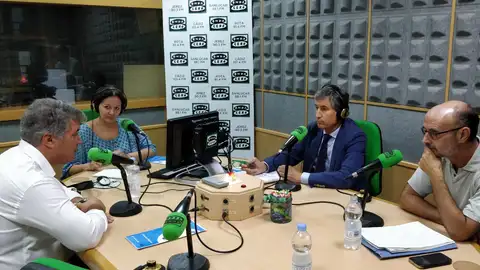 Tertulia Política - Cádiz en la Onda Hoy tertulia política con Juan Manuel Pérez Dorao de Ciudadanos, Daniel López Marijuan de Ganar Cádiz en Común e Ignacio Romani del Partido Popular.