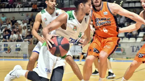 Leon Williams en acción ante el Valencia Basquet Leon Williams en acción ante el Valencia Basquet