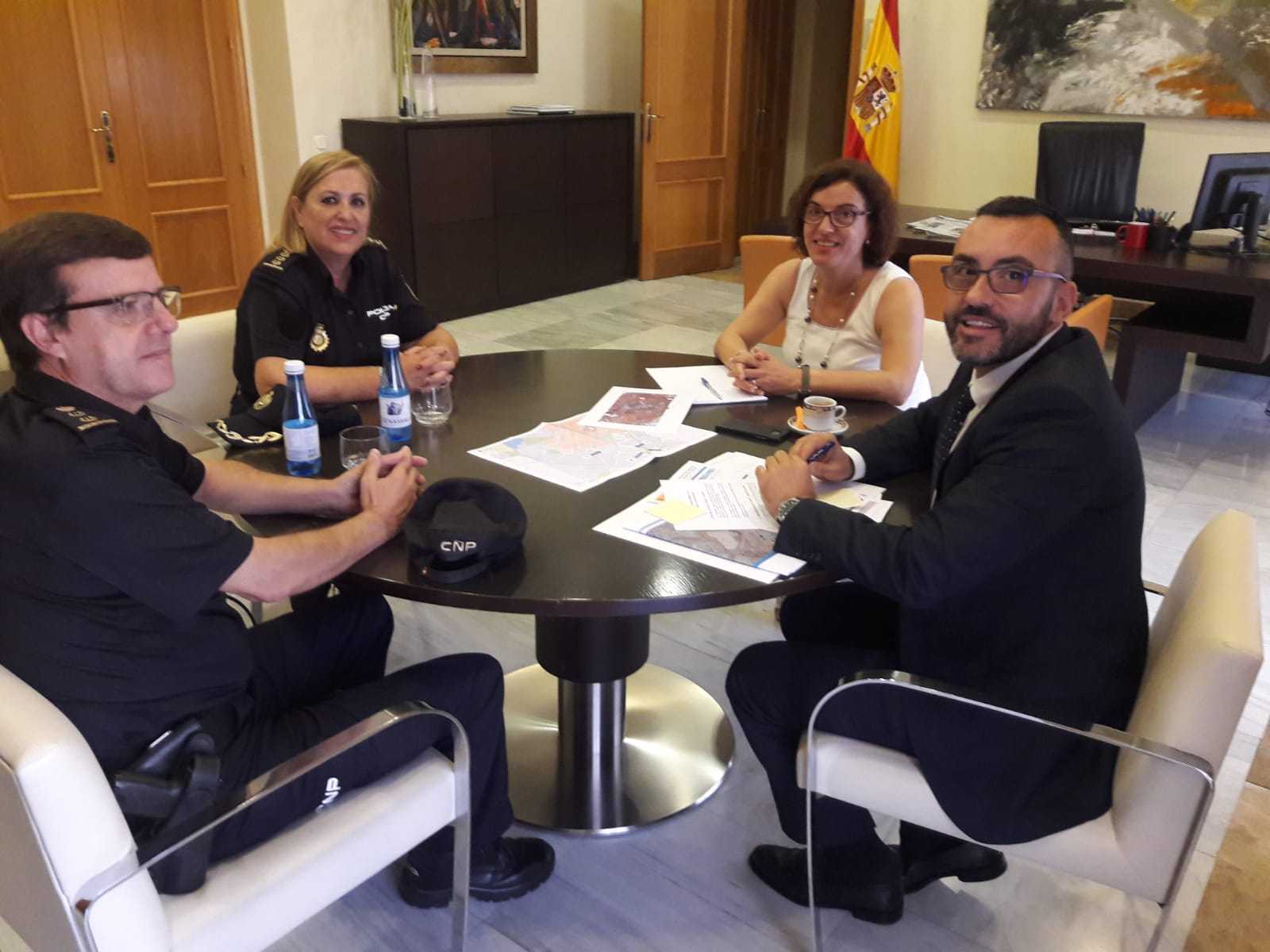 Benlloch planteja quatre opcions per traslladar la comissaria de la Policia Nacional Benlloch planteja quatre opcions per traslladar la comissaria de la Policia Nacional