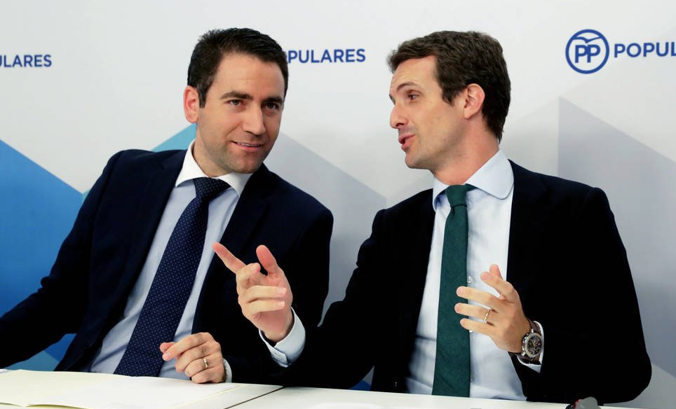 García Egea: "Supera todos los límites que el Supremo tenga que corregir los trabajos de un curso de doctorado que Casado ni siquiera terminó" García Egea: "Supera todos los límites que el Supremo tenga que corregir los trabajos de un curso de doctorado que Casado ni siquiera terminó"