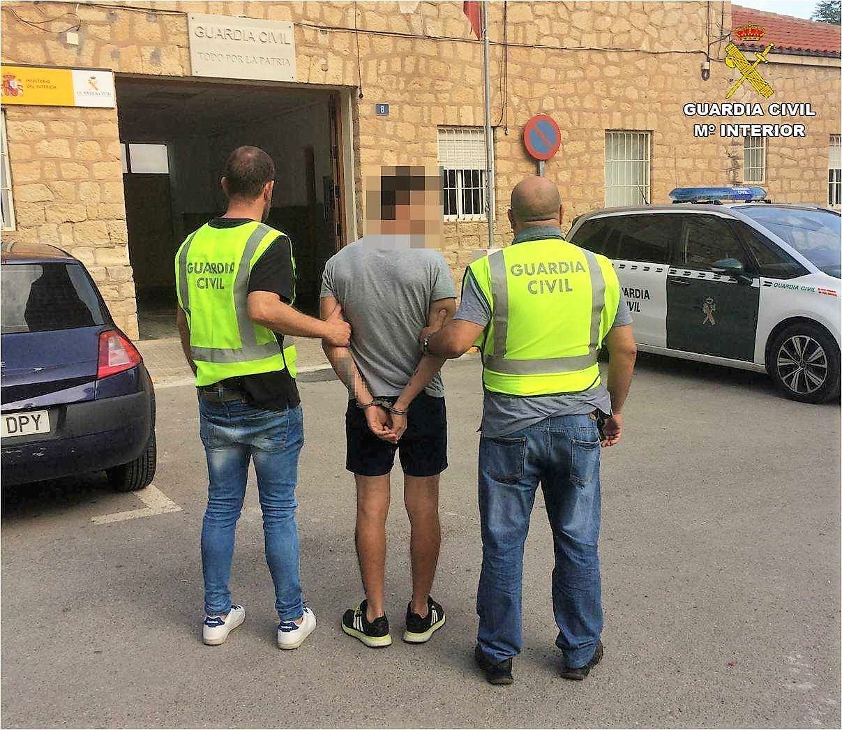 La Guardia Civil detiene en Novelda a un hombre por agredir sexualmente a una niña de 14 años La Guardia Civil detiene en Novelda a un hombre por agredir sexualmente a una niña de 14 años