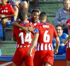 Los jugadores del Atlético de Madrid celebran un gol de Lemar Los jugadores del Atlético de Madrid celebran un gol de Lemar