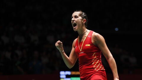 Carolina Mar&iacute;n celebra un punto