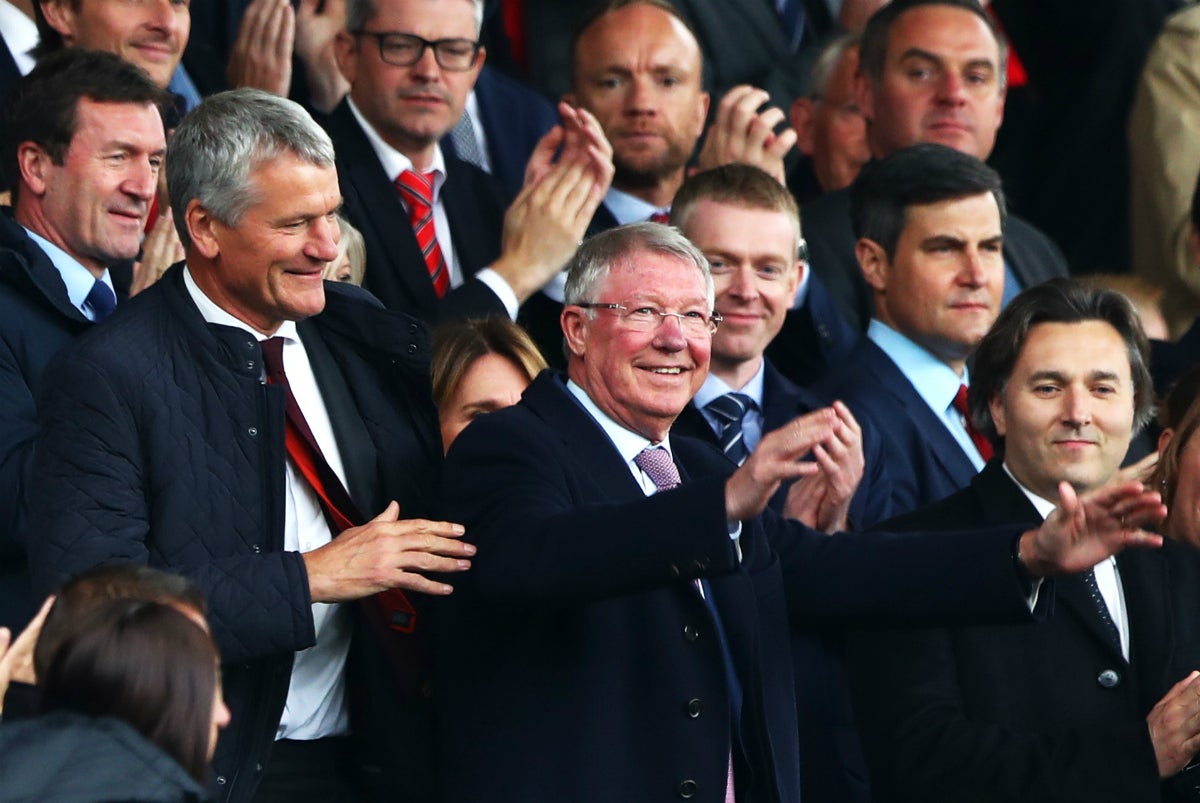 Alex Ferguson regresa a Old Trafford tras su operación en el cerebro: "Es genial volver aquí" Alex Ferguson regresa a Old Trafford tras su operación en el cerebro: "Es genial volver aquí"