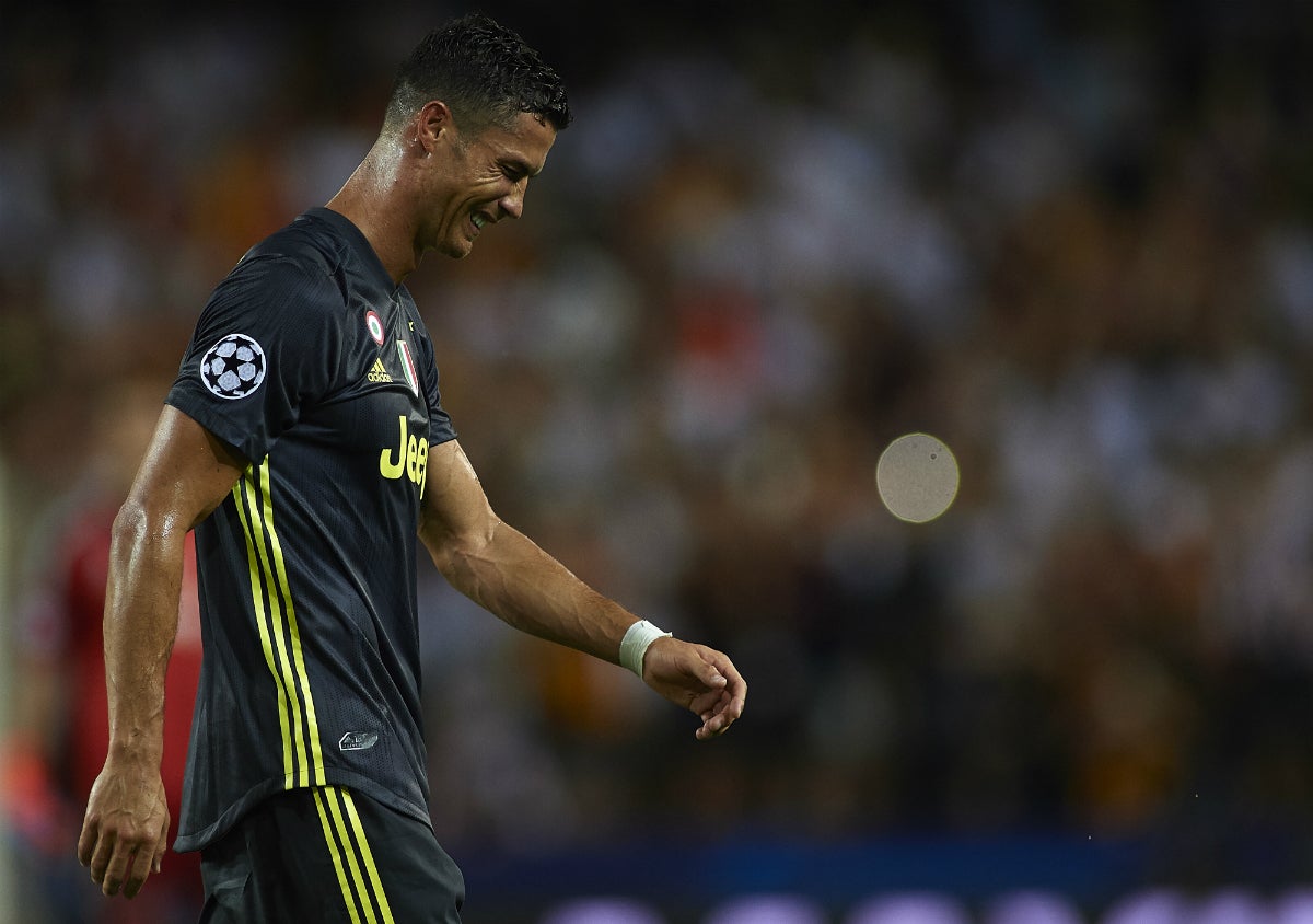 Allegri: "¿La roja a Cristiano? Es cosa del pasado, tiene que seguir jugando y disfrutando" Allegri: "¿La roja a Cristiano? Es cosa del pasado, tiene que seguir jugando y disfrutando"