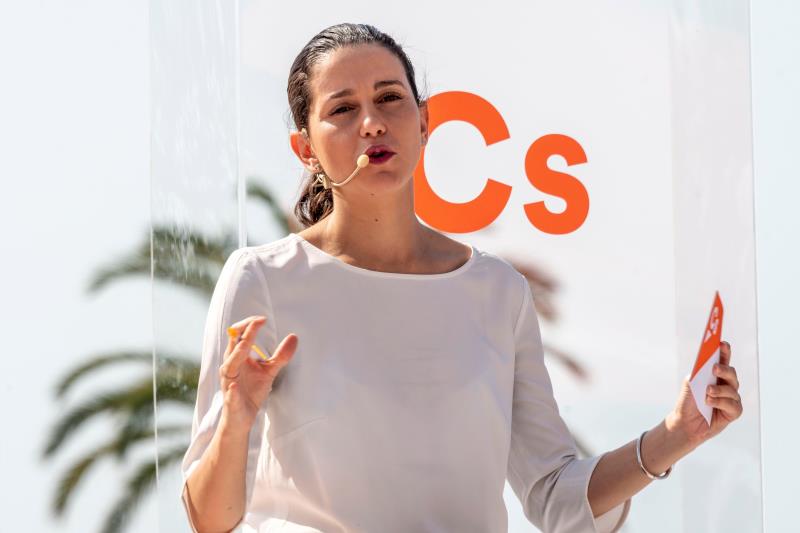 Inés Arrimadas: "Torra es un radical, cabecilla de un comando separatista, y no me extraña que anime a los CDR" Inés Arrimadas: "Torra es un radical, cabecilla de un comando separatista, y no me extraña que anime a los CDR"