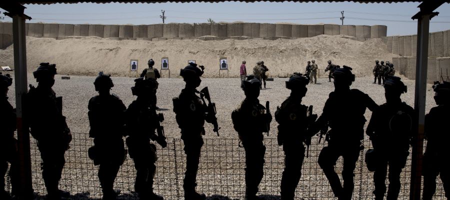 Varios militares iraníes Varios militares iraníes