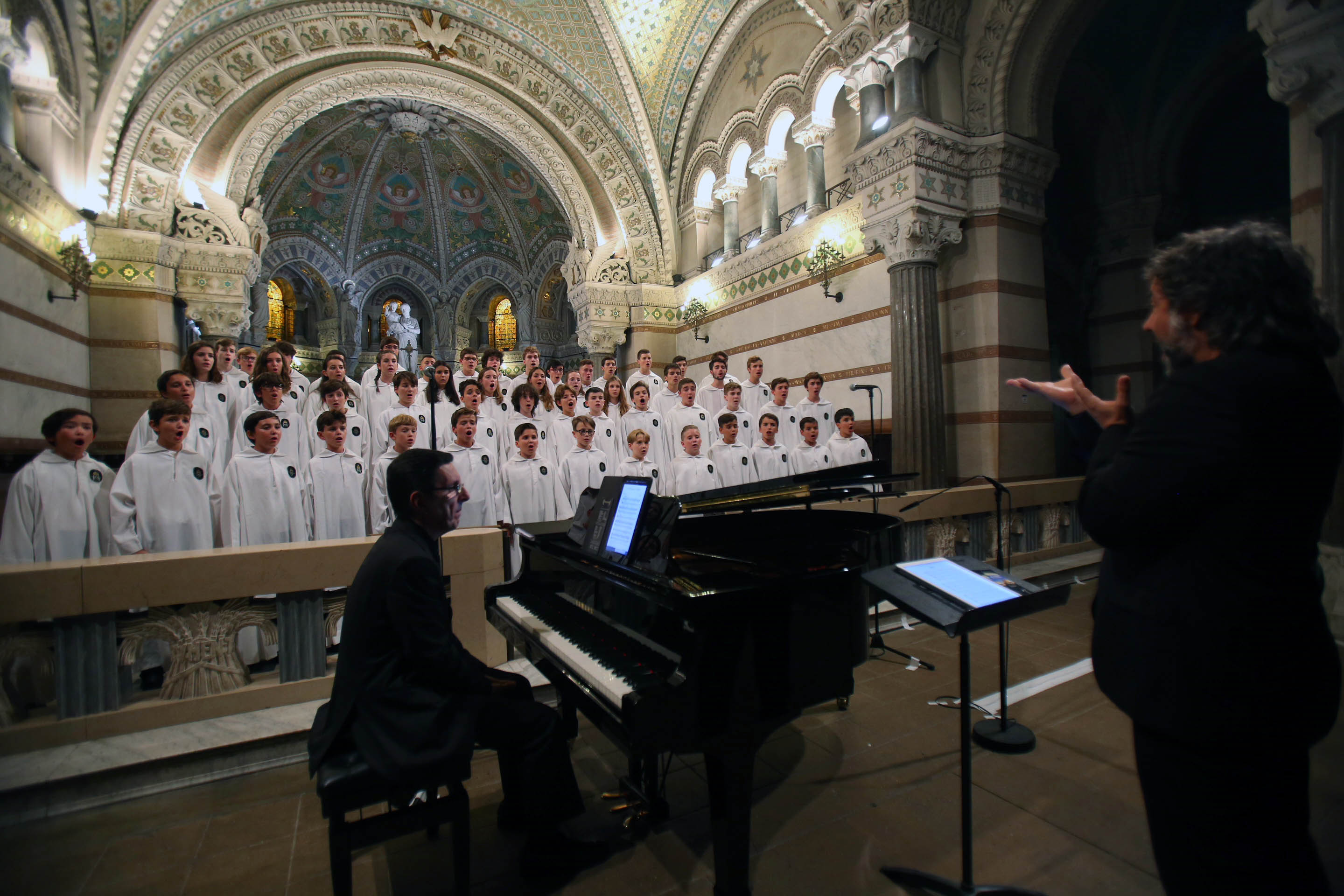 La Escolanía del Misteri d’Elx ensalza su impronta vocal en la Basílica de Notre Dame de Fourvière de Lyon La Escolanía del Misteri d’Elx ensalza su impronta vocal en la Basílica de Notre Dame de Fourvière de Lyon
