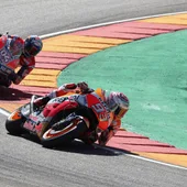 Marc Márquez negocia una curva por delante de Dovizioso Marc Márquez negocia una curva por delante de Dovizioso