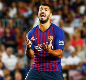 Luis Suárez protesta Luis Suárez protesta