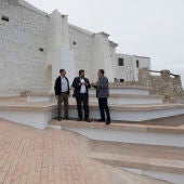 El presidente provincial, Javier Moliner, en su visita a Alcossebre. 
