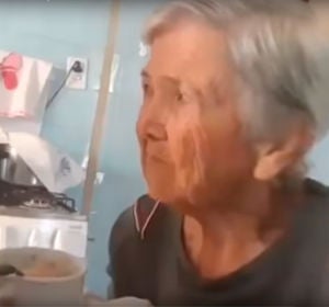 Una abuela con alzheimer le dice "te quiero" a su nieta Una abuela con alzheimer le dice "te quiero" a su nieta