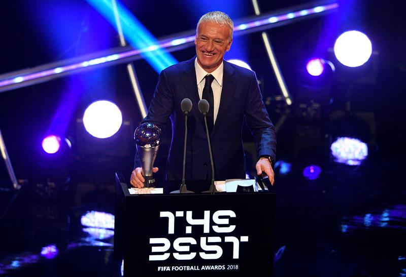 Didier Deschamps gana el Premio 'The Best' al mejor entrenador de la FIFA Didier Deschamps gana el Premio 'The Best' al mejor entrenador de la FIFA